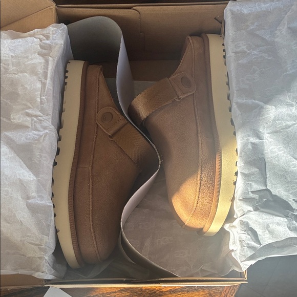 UGG Tan Suede Goldenstar Clog - Picture 8 of 9